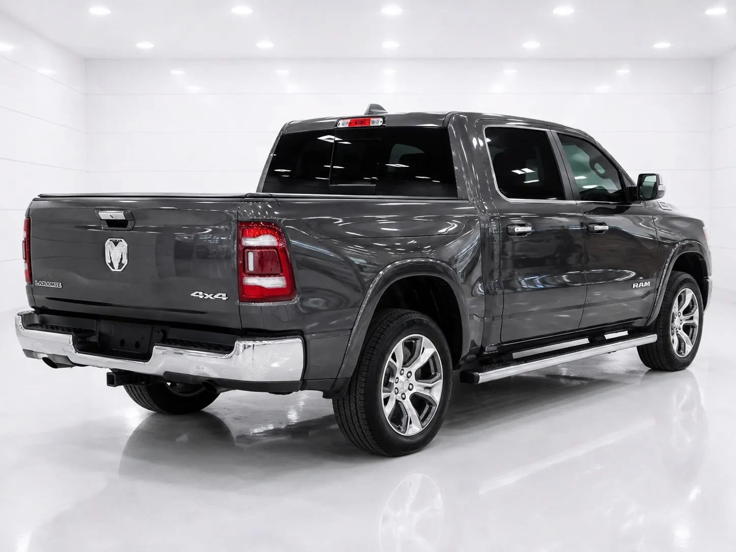 Used 2019 RAM 1500 Laramie AWD/4WD image 5