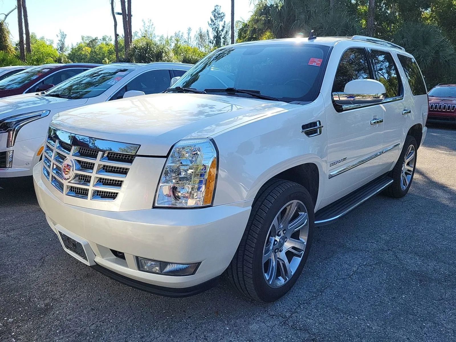 Used 2012 Cadillac Escalade Luxury image 2
