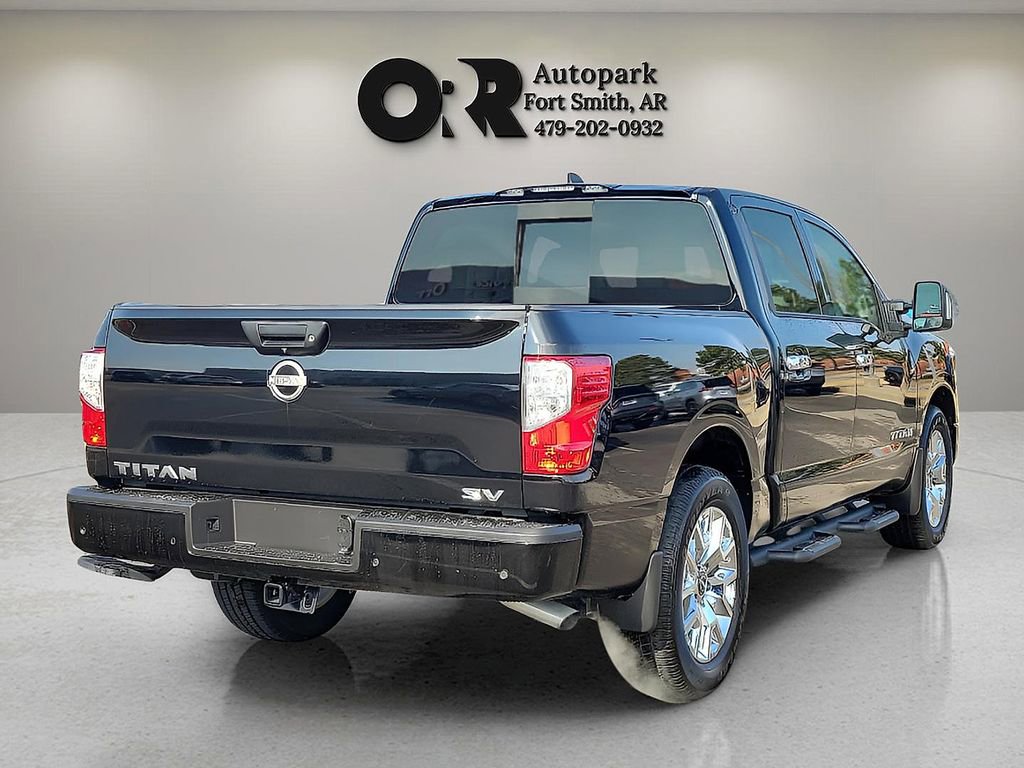 Used 2024 Nissan Titan SV w/ SV Convenience Package image 5