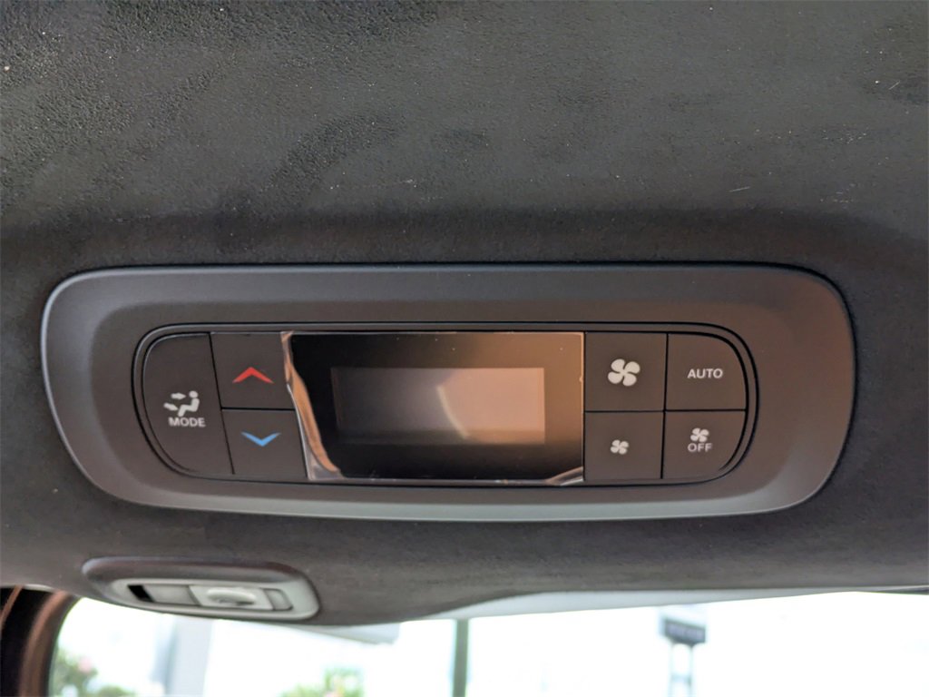 New 2026 Chrysler Pacifica Pinnacle image 18