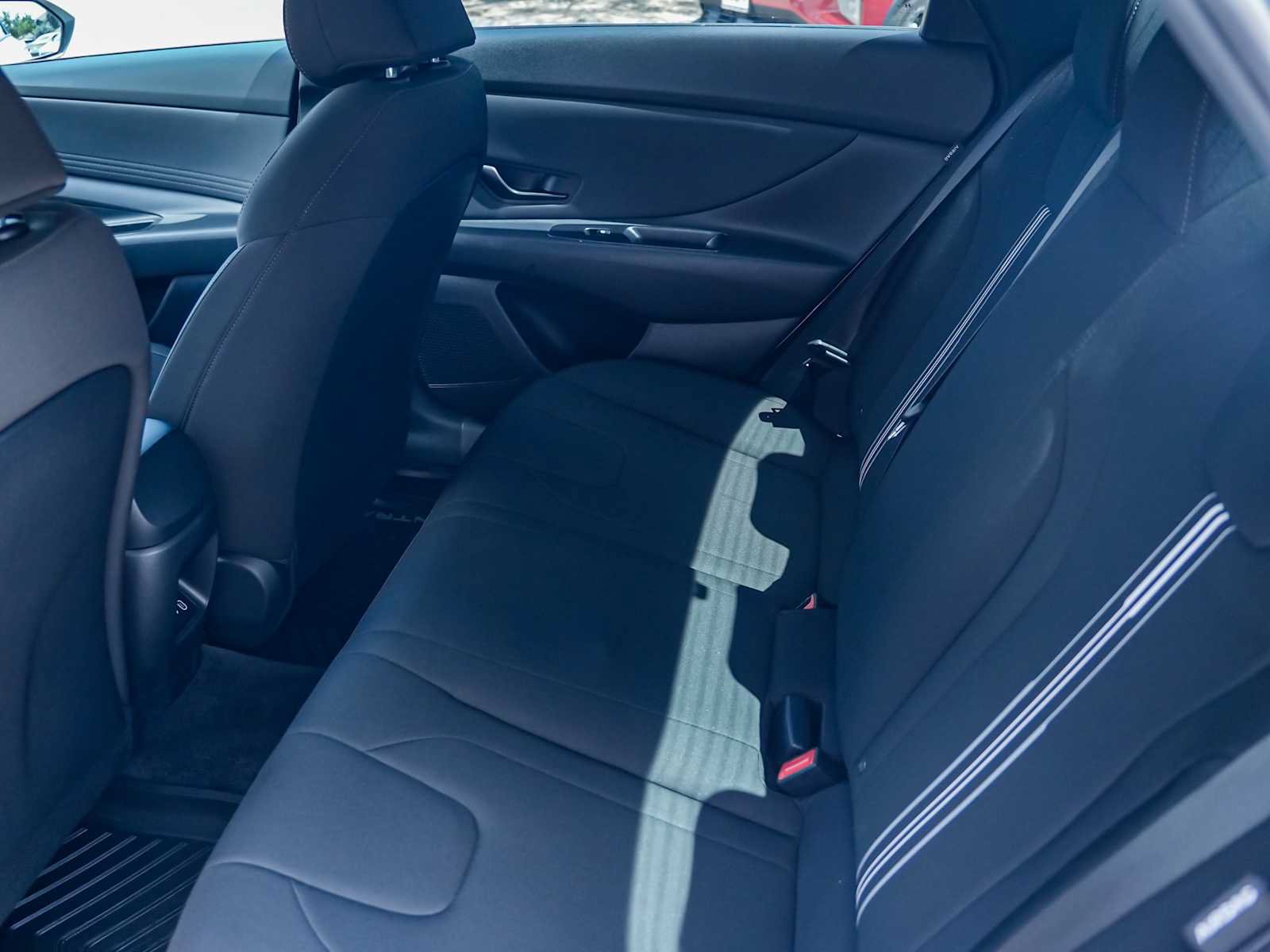 Used 2025 Hyundai Elantra Sport FWD image 27
