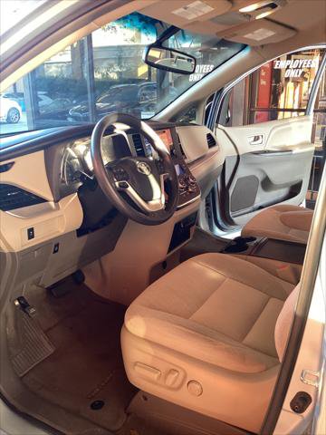 Used 2015 Toyota Sienna LE image 19