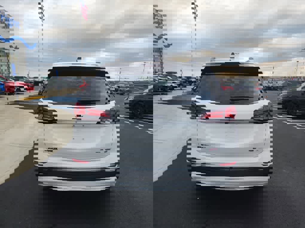 Used 2022 Chevrolet Equinox RS image 3