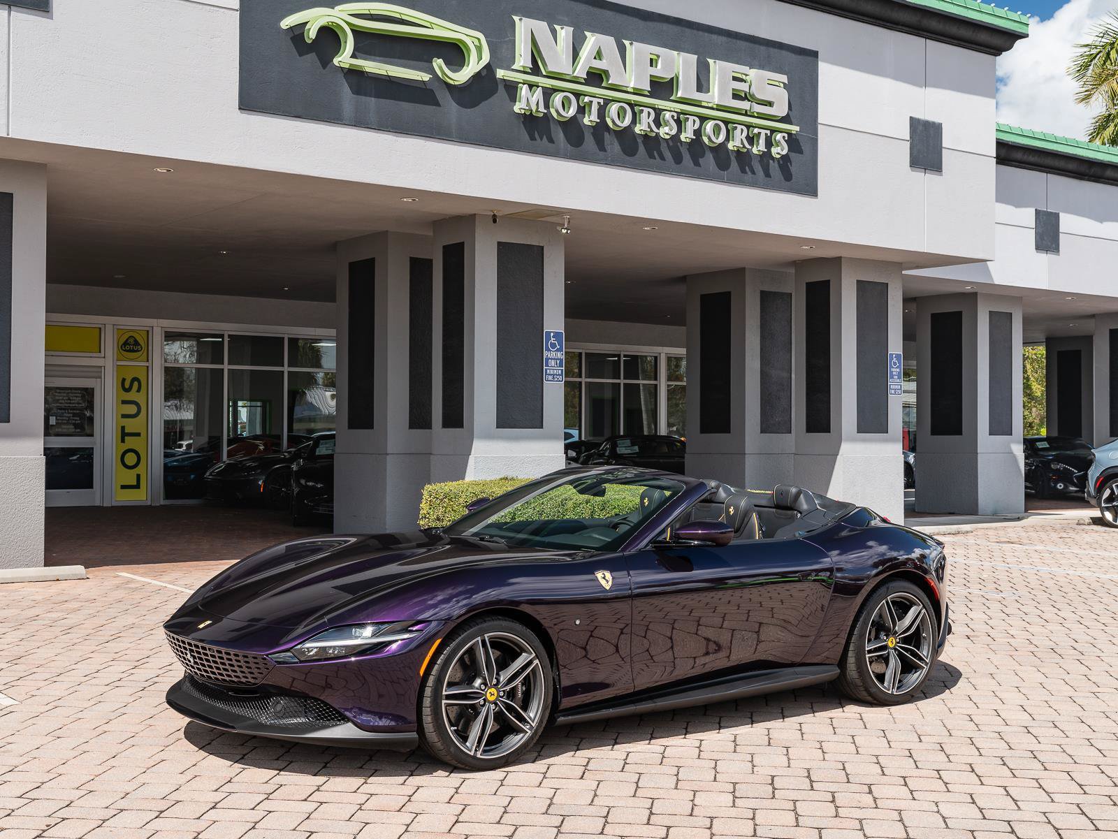 Used 2025 Ferrari Roma Spider RWD image 19