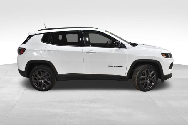 New 2026 Jeep Compass Latitude w/ Sun and Sound Group image 3