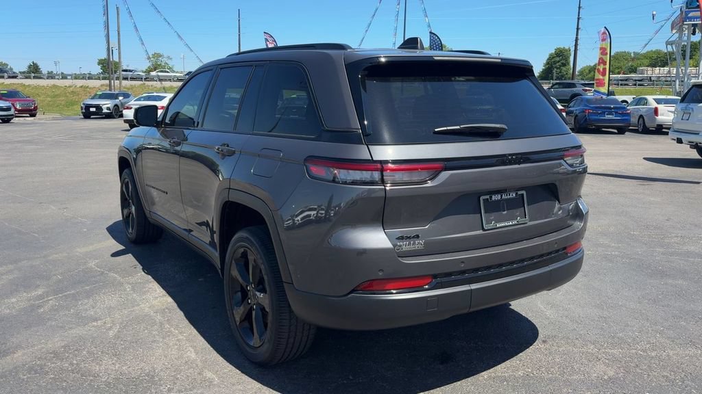 Used 2023 Jeep Grand Cherokee Altitude AWD/4WD image 5