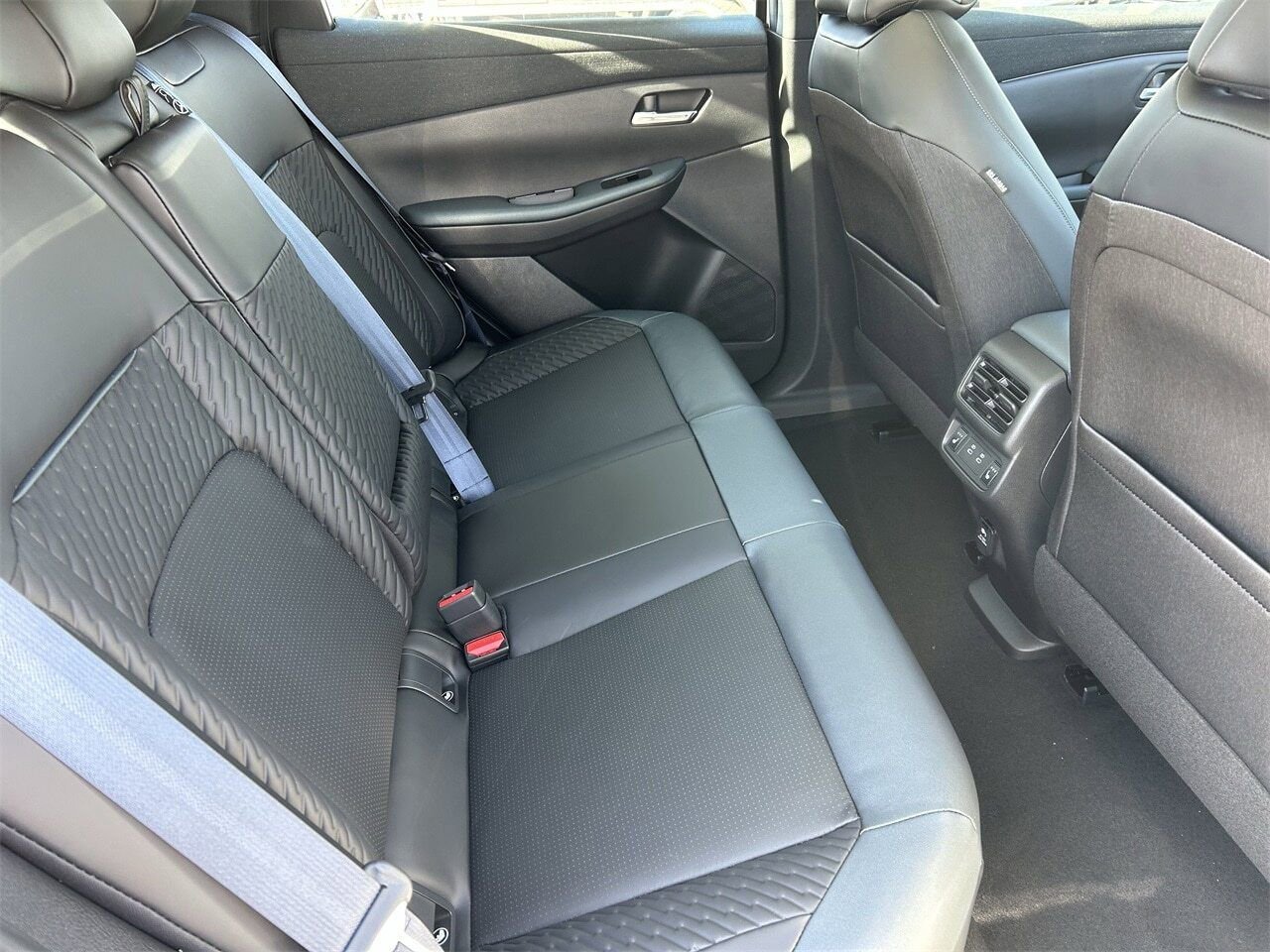 New 2026 Nissan Leaf Platinum+ w/ Cargo Package (Platinum+) image 14