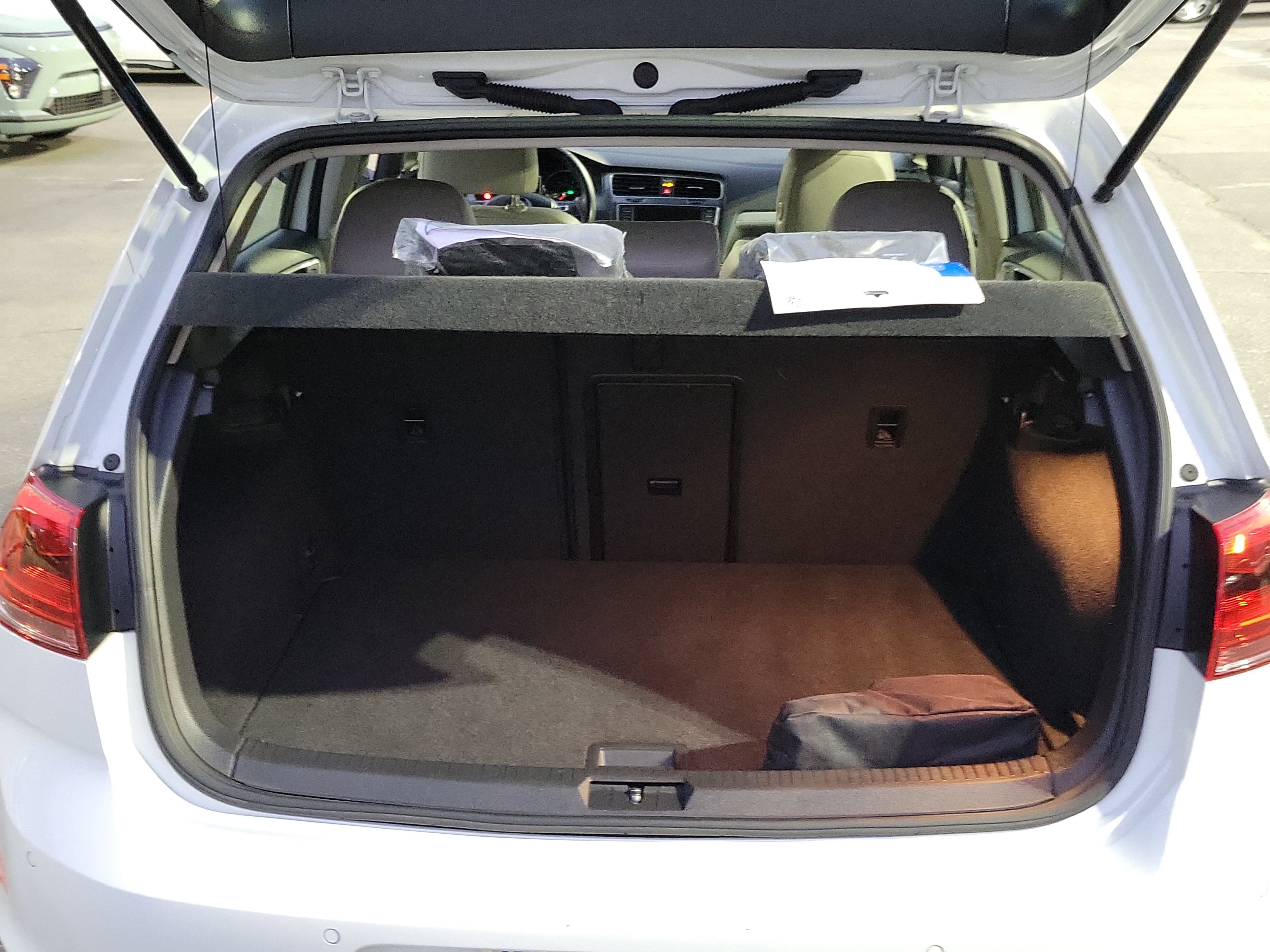 Used 2016 Volkswagen e-Golf SEL Premium image 17