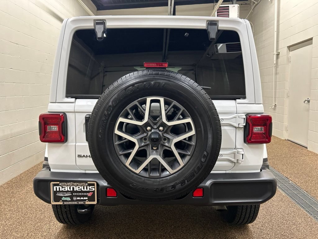 Used 2025 Jeep Wrangler Unlimited Sahara w/ Technology Group AWD/4WD image 3