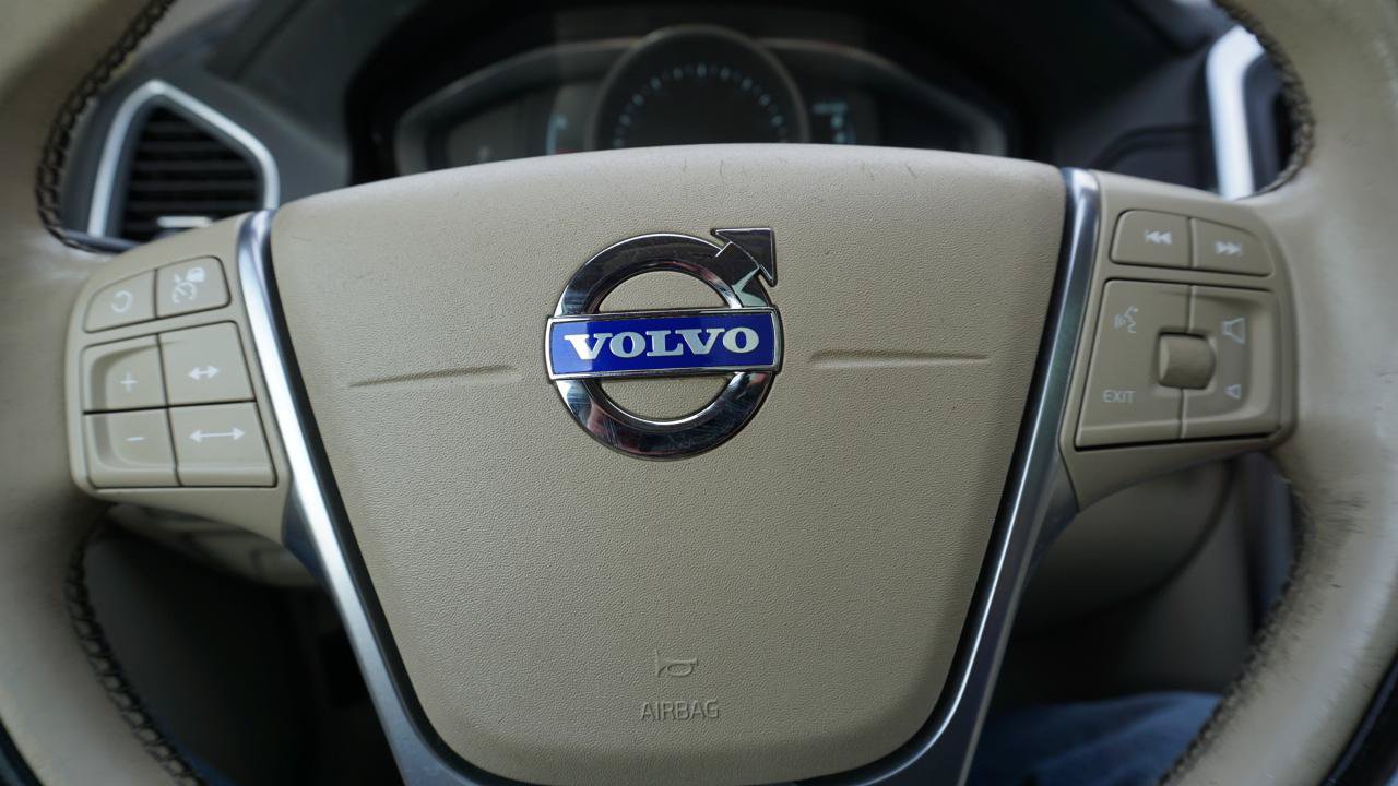 Used 2015 Volvo XC60 T5 Platinum AWD/4WD image 22