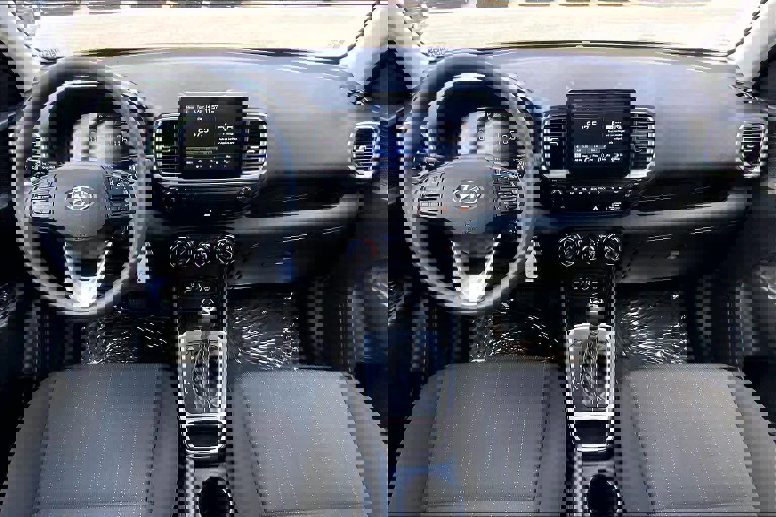 Used 2025 Hyundai Venue SE image 14