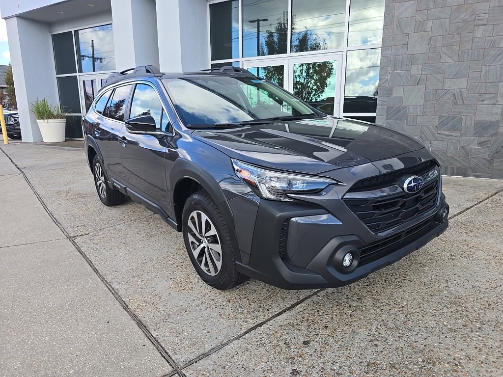 Used 2025 Subaru Outback Premium image 3