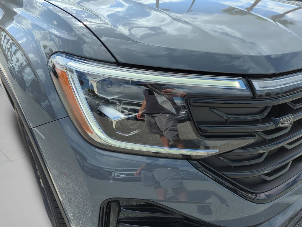 New 2026 Volkswagen Atlas Cross Sport SEL R-Line image 17