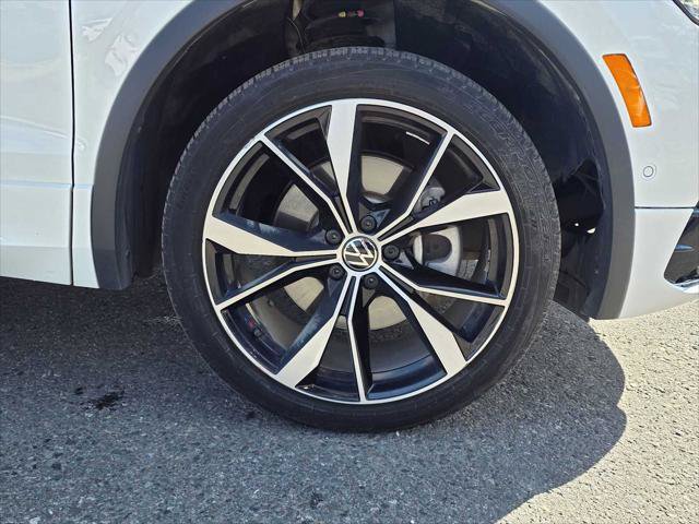Used 2023 Volkswagen Tiguan SEL R-Line AWD/4WD image 9