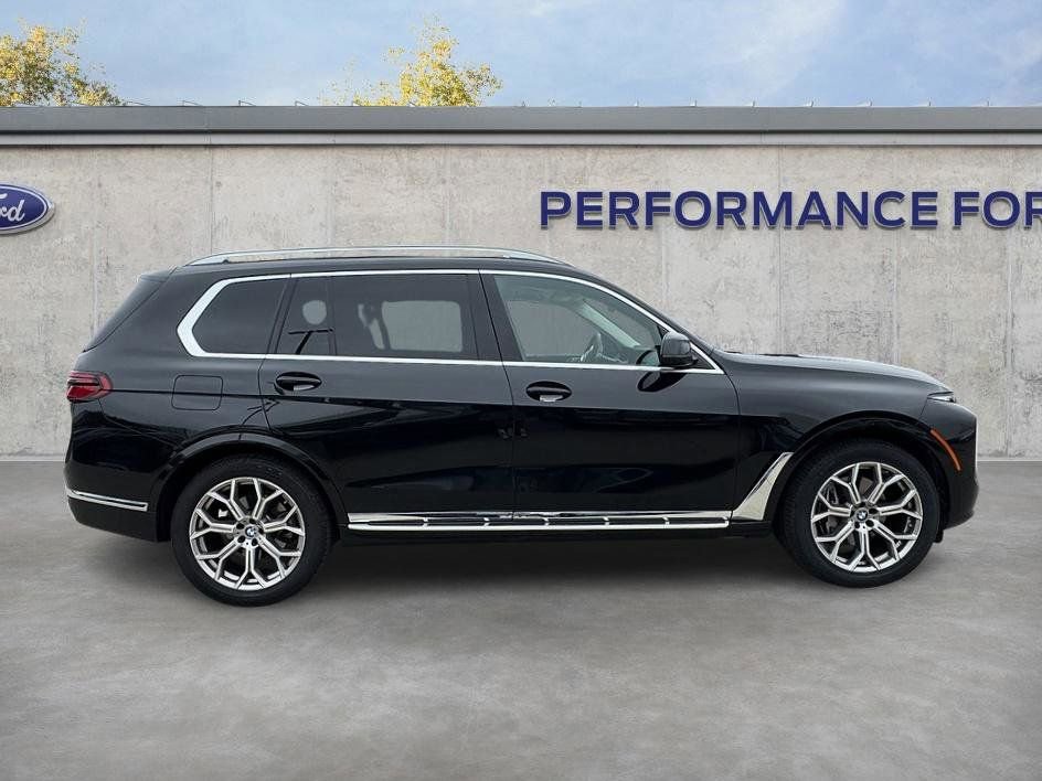 Used 2025 BMW X7 xDrive40i AWD/4WD image 6