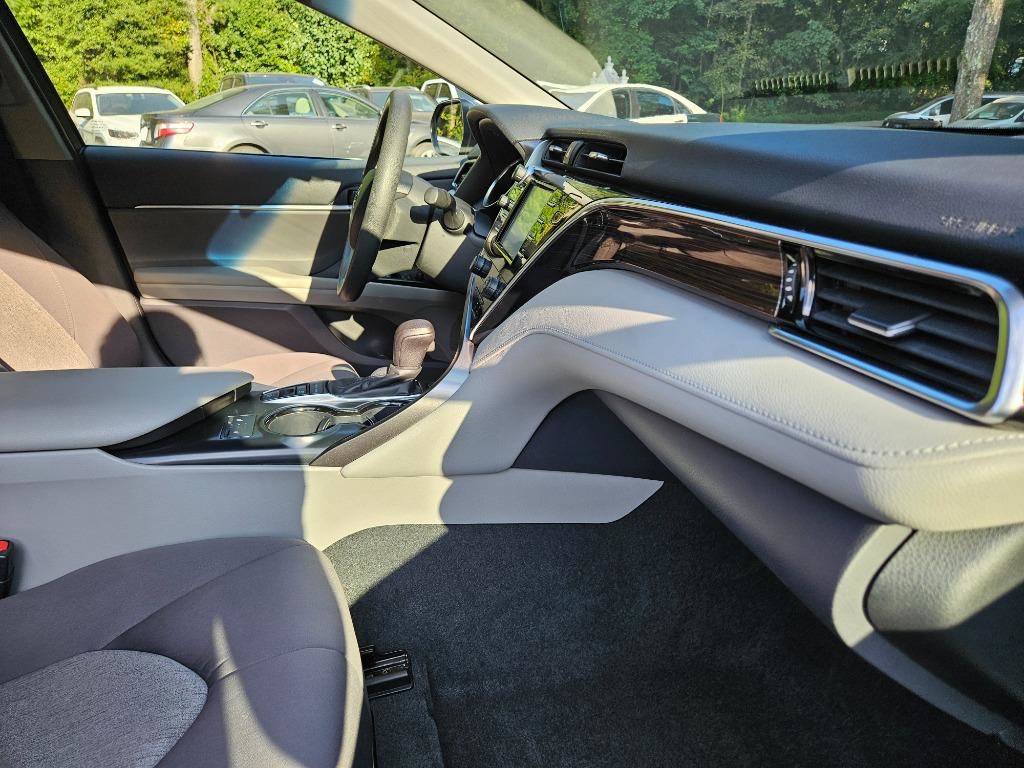 Used 2018 Toyota Camry LE image 39