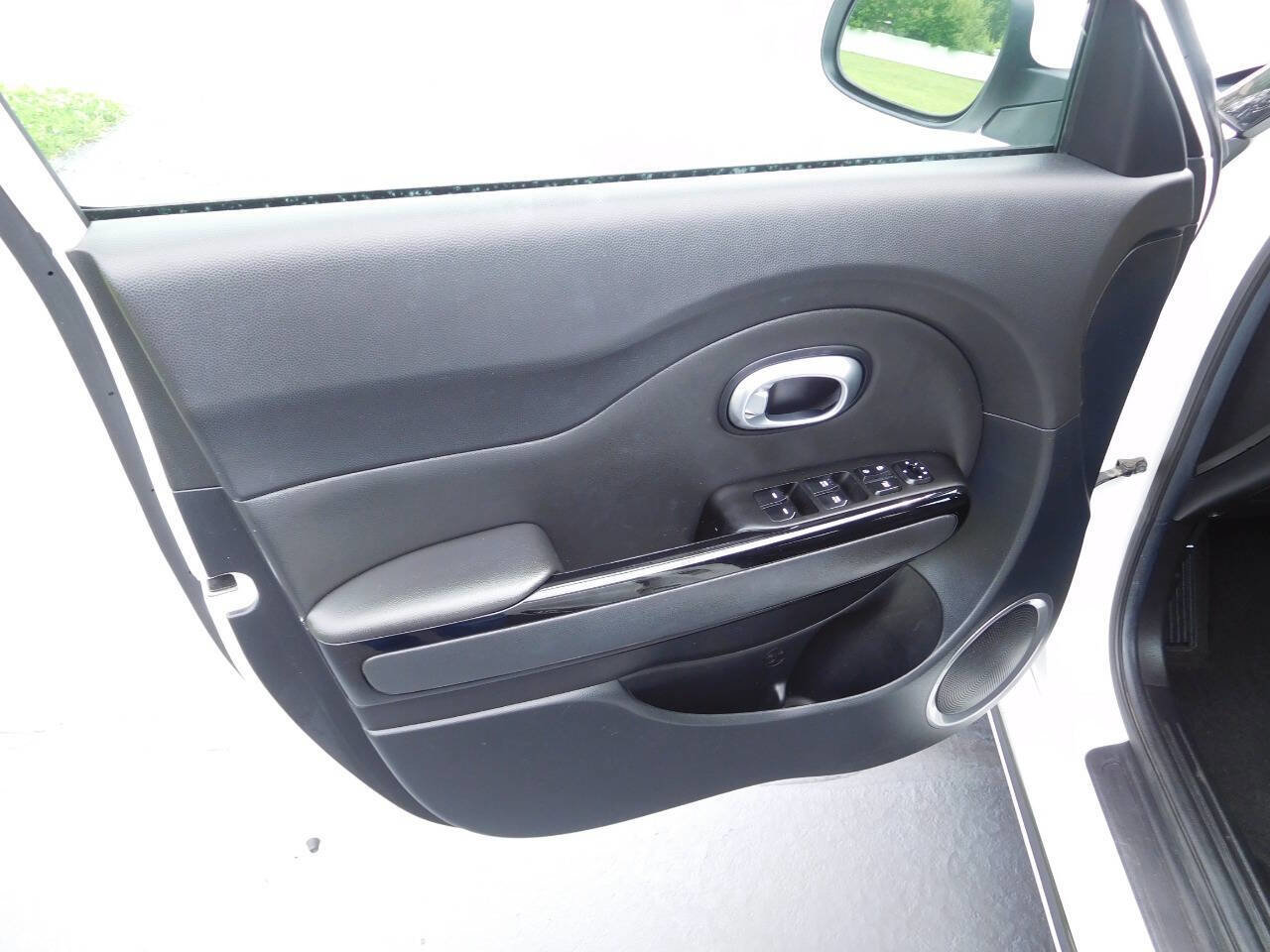 Used 2016 Kia Soul + w/ Soulful Package image 19