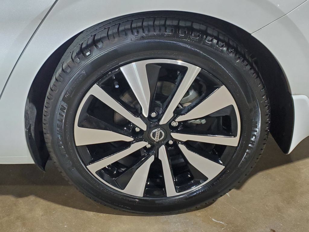 Used 2023 Nissan Sentra SV w/ SV Premium Package FWD image 34