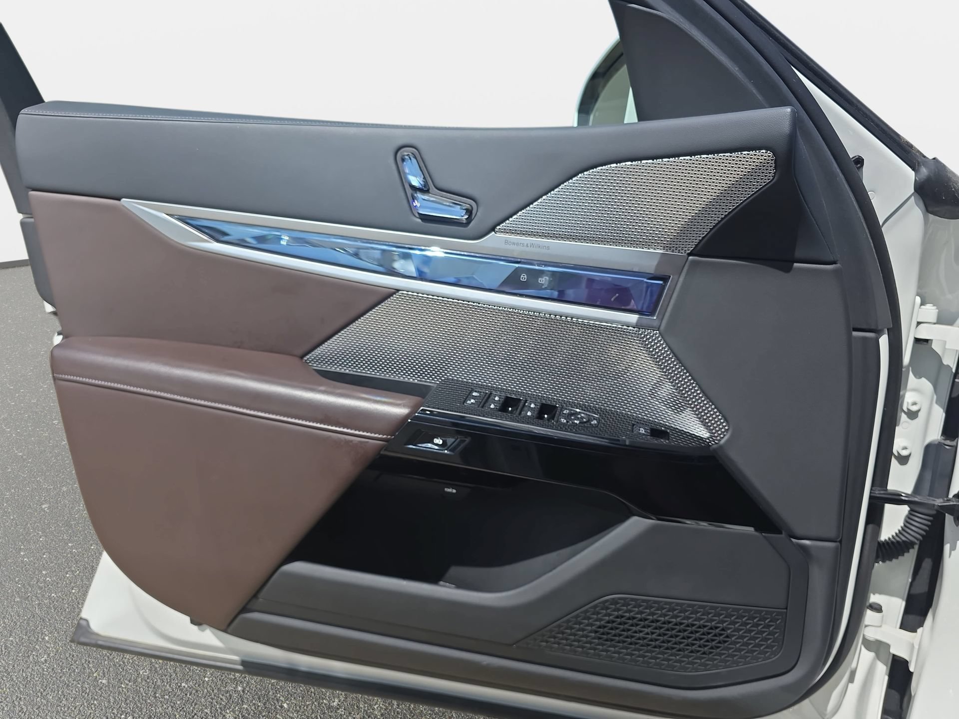 Used 2025 BMW 740i RWD image 26
