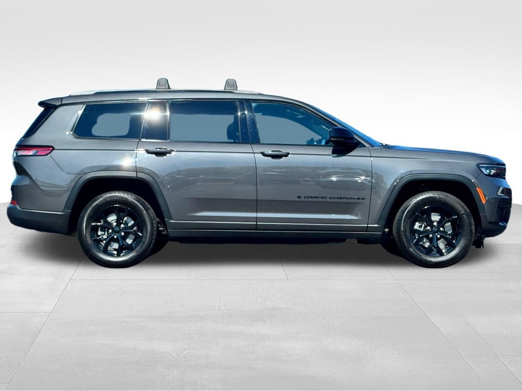 Used 2024 Jeep Grand Cherokee L Laredo AWD/4WD image 8
