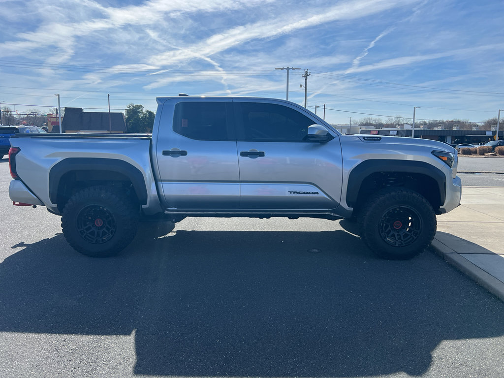 Used 2025 Toyota Tacoma TRD Off-Road image 8
