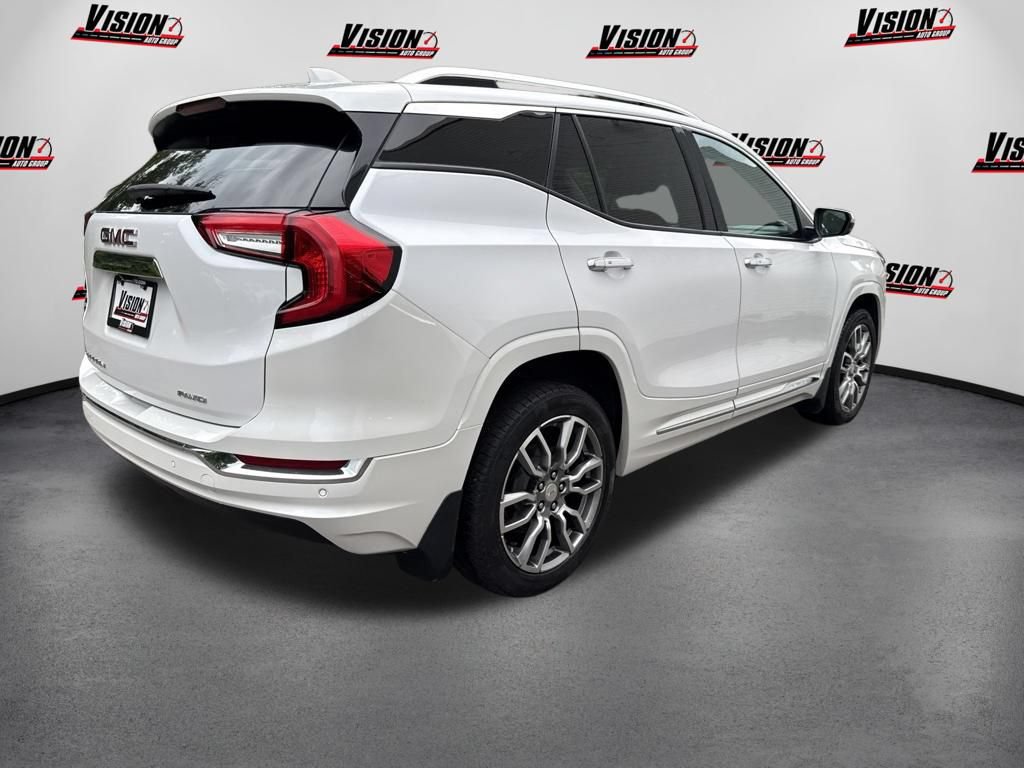 Used 2022 GMC Terrain Denali w/ Denali Premium Package AWD/4WD image 5