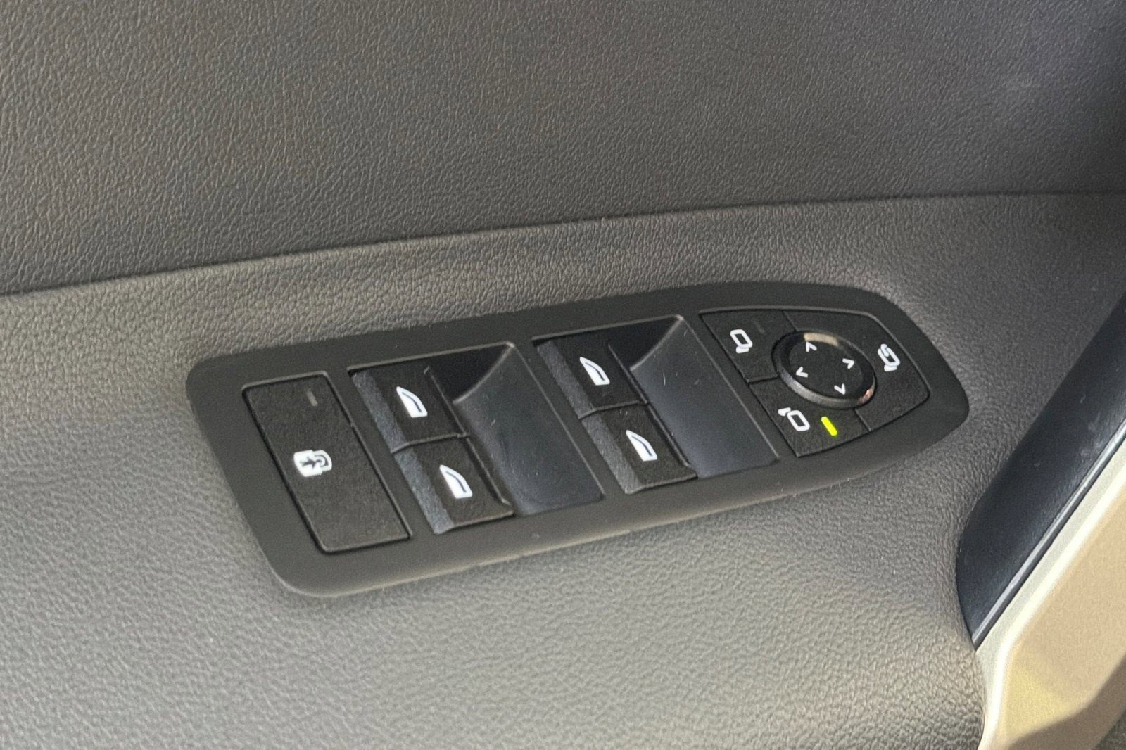 Used 2024 BMW iX xDrive50 AWD/4WD image 12