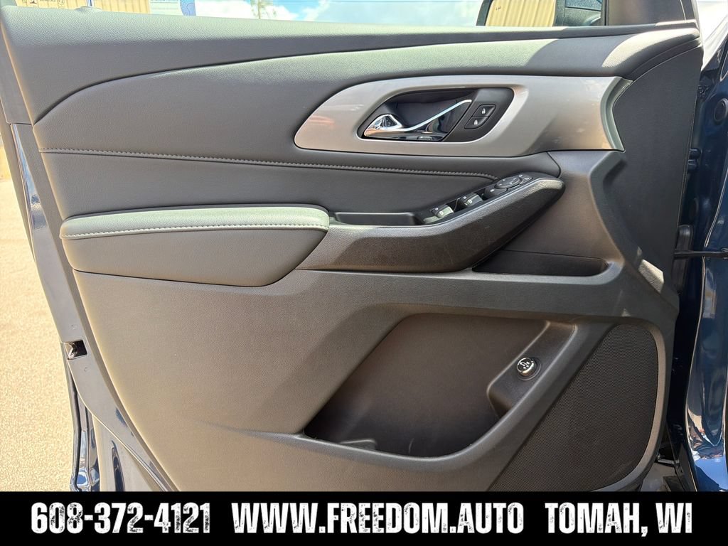 Used 2023 Chevrolet Traverse LT AWD/4WD image 12