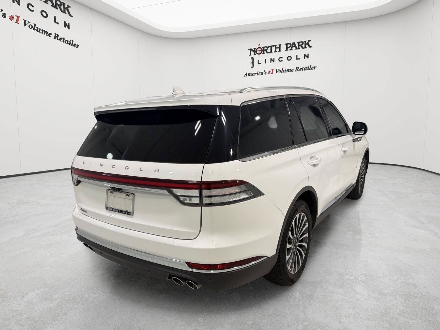 Used 2023 Lincoln Aviator 2WD w/ Premium Package image 5