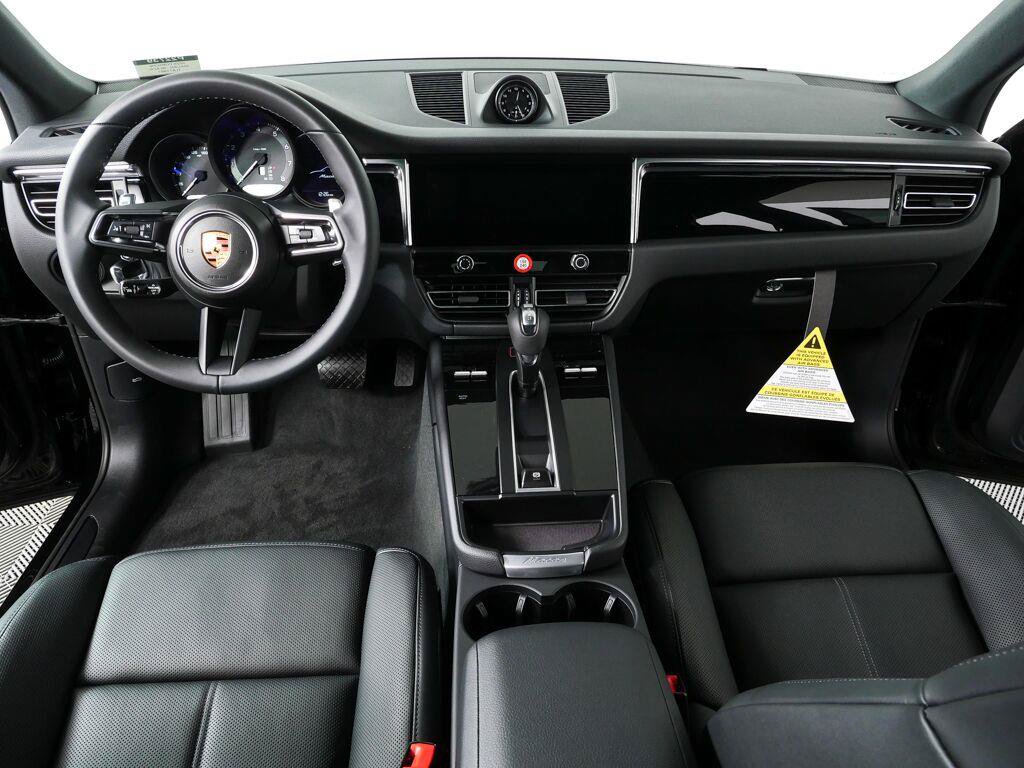 Certified 2026 Porsche Macan AWD/4WD image 17