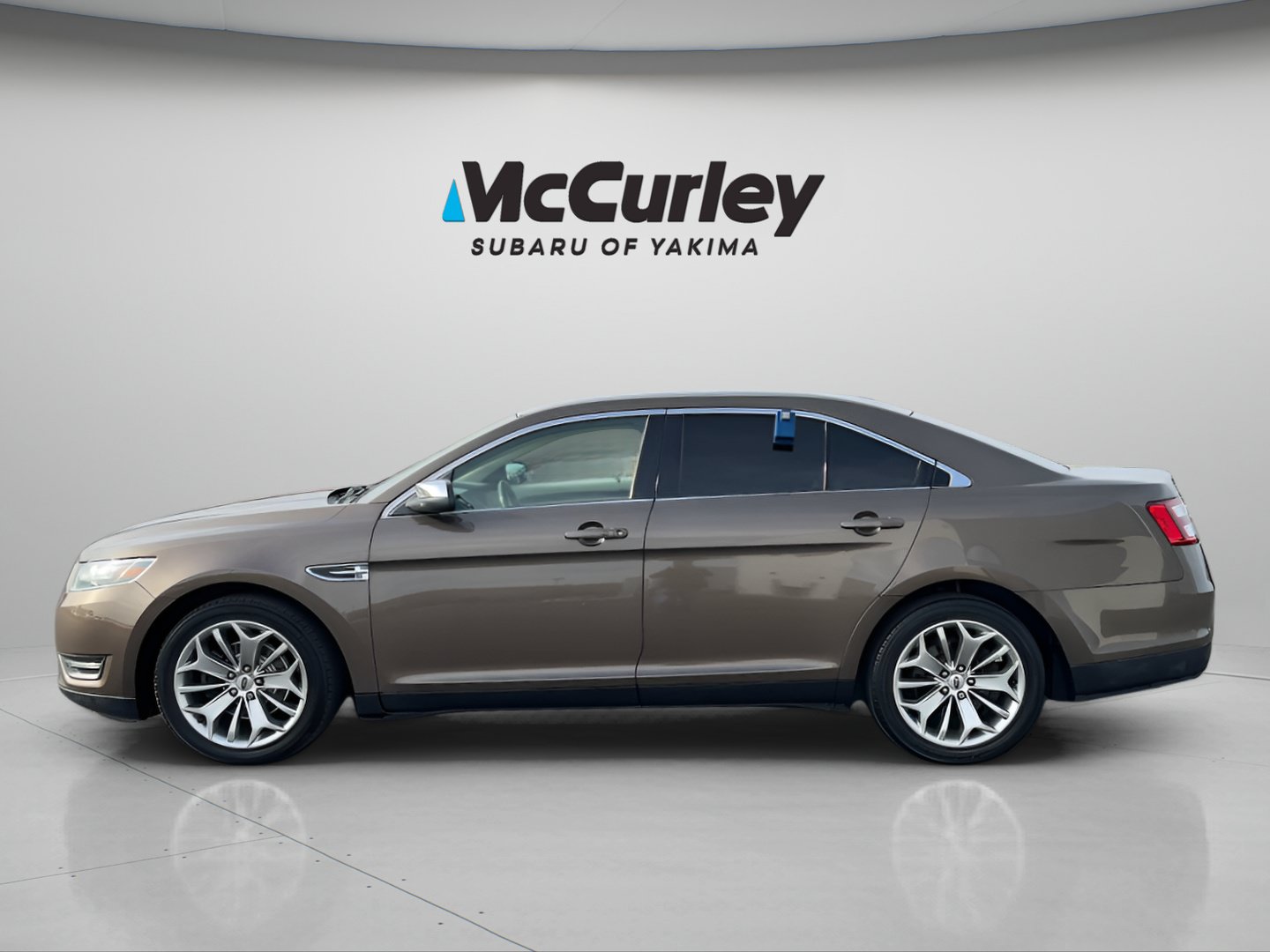 Used 2015 Ford Taurus Limited FWD image 3
