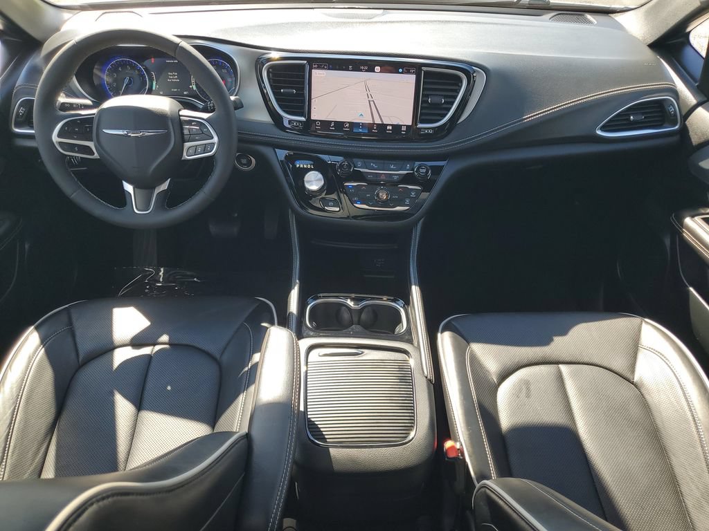 Used 2026 Chrysler Pacifica Limited FWD image 27
