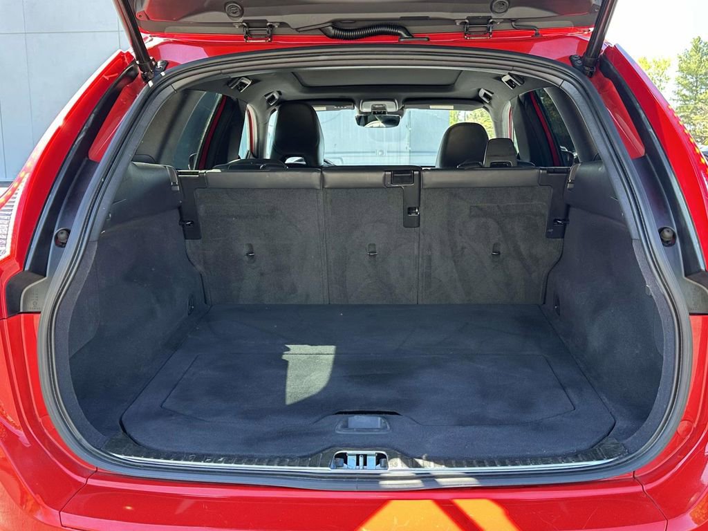 Used 2017 Volvo XC60 T6 R-Design w/ Climate Package image 8