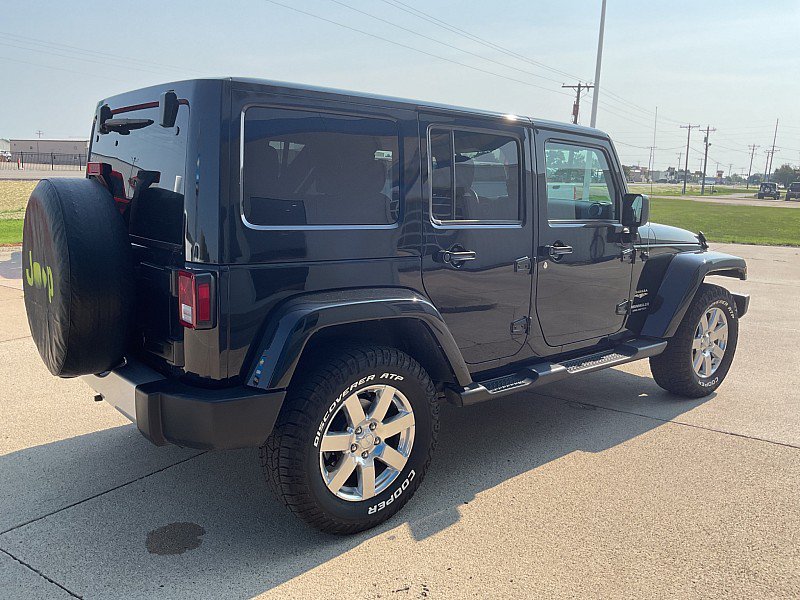 Used 2015 Jeep Wrangler Unlimited Sahara w/ Connectivity Group AWD/4WD image 6