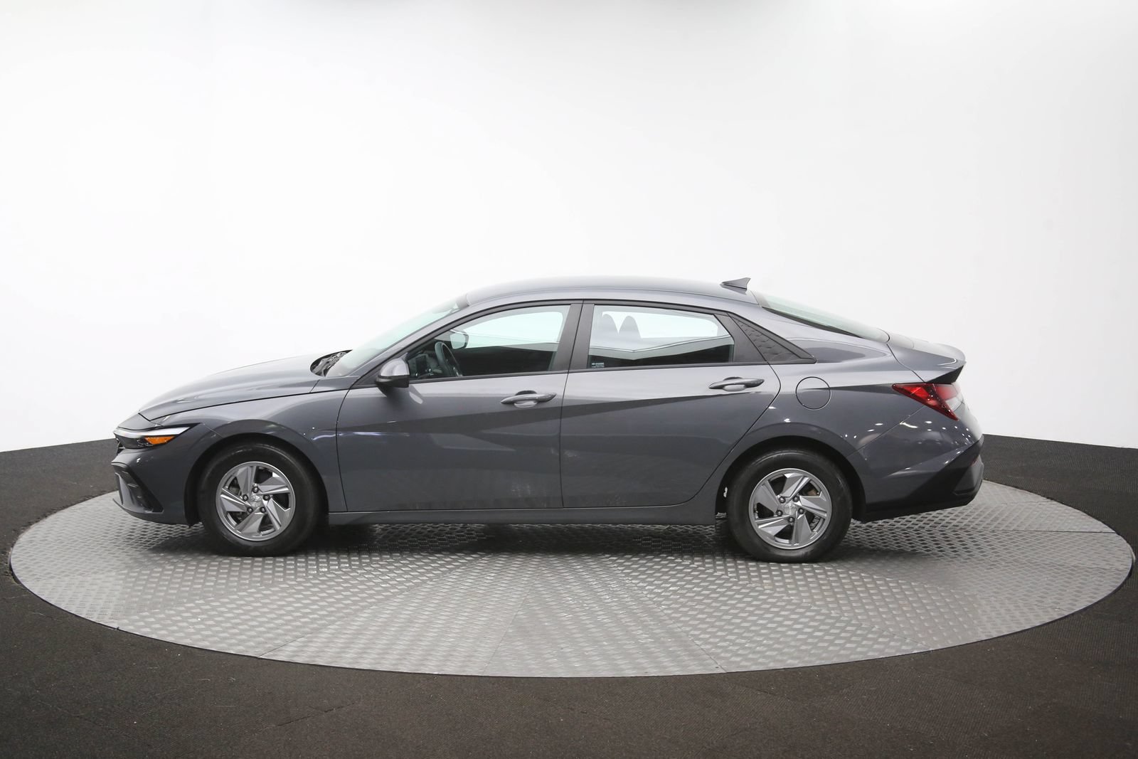 Used 2024 Hyundai Elantra SE FWD image 58