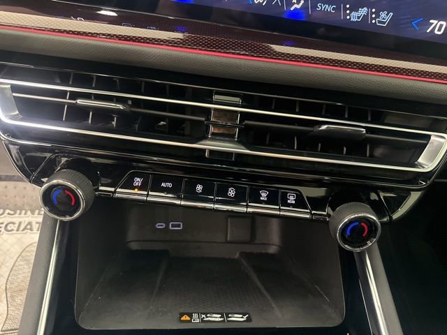 Used 2024 Chevrolet Traverse RS AWD/4WD image 42