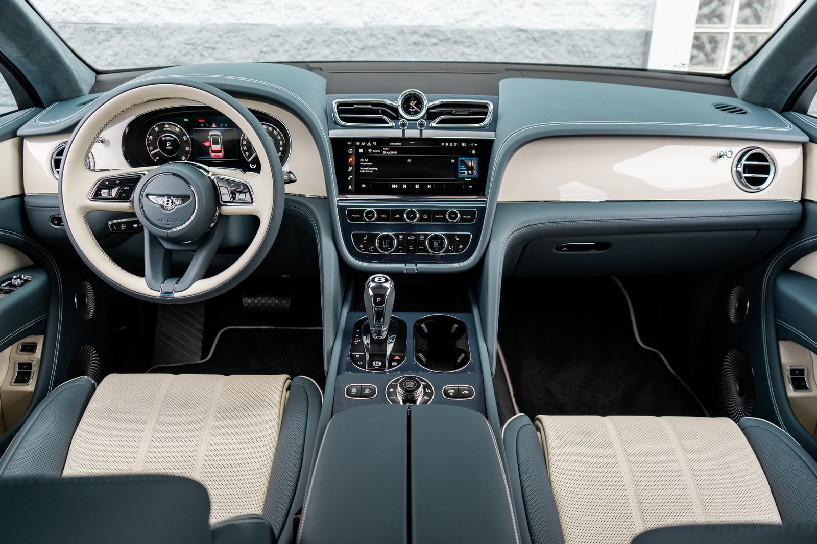 New 2026 Bentley Bentayga AWD/4WD image 4