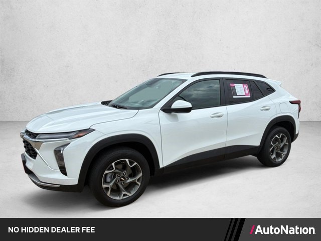 Used 2025 Chevrolet Trax LT FWD image 1