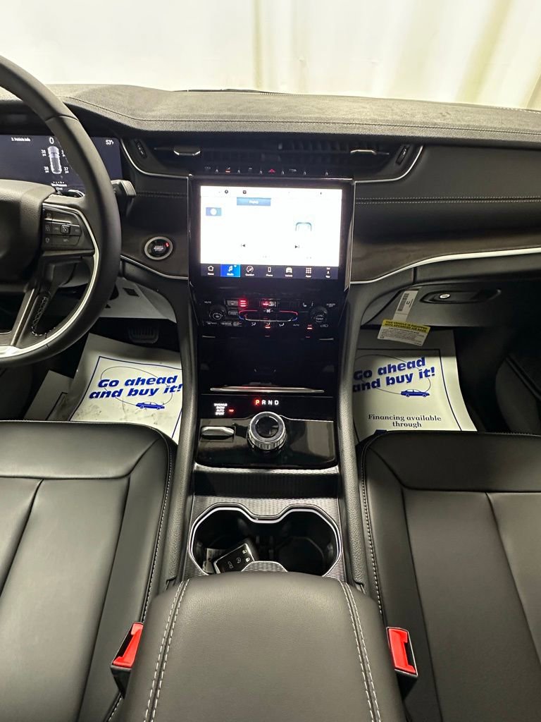 New 2025 Jeep Grand Cherokee Limited w/ Trailer Tow Package image 16