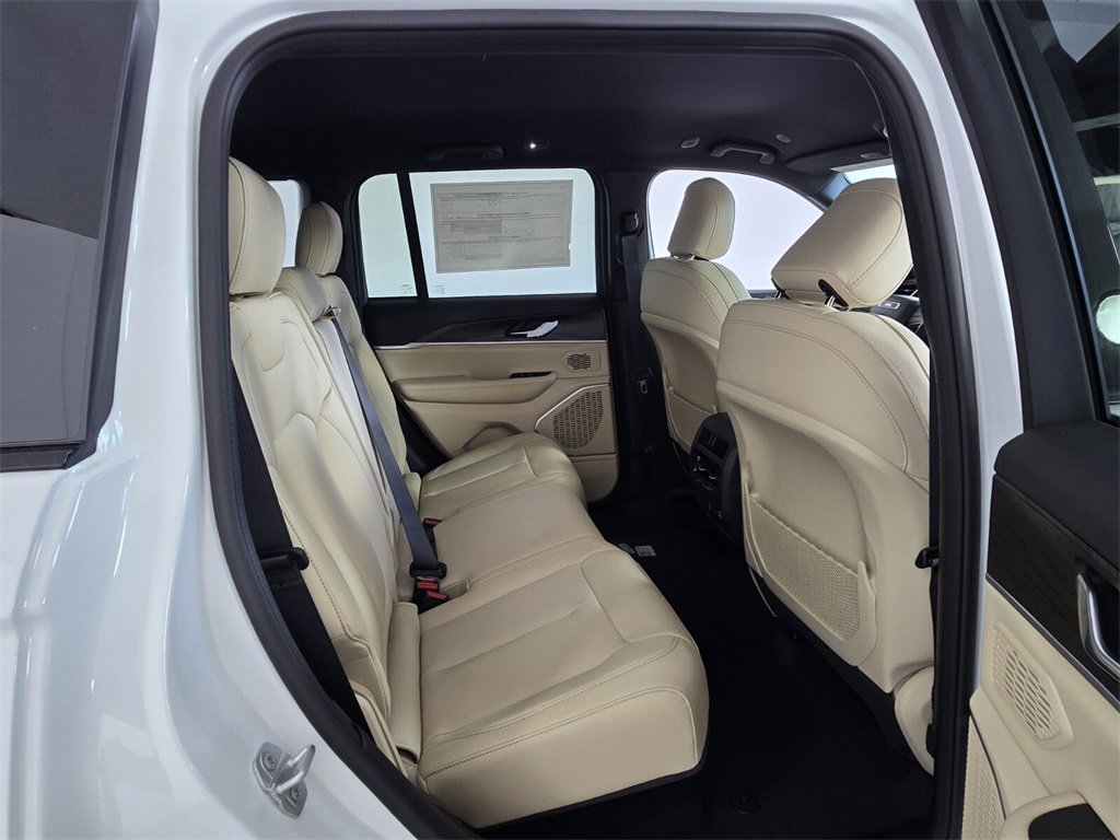 New 2025 Jeep Grand Cherokee Limited image 15