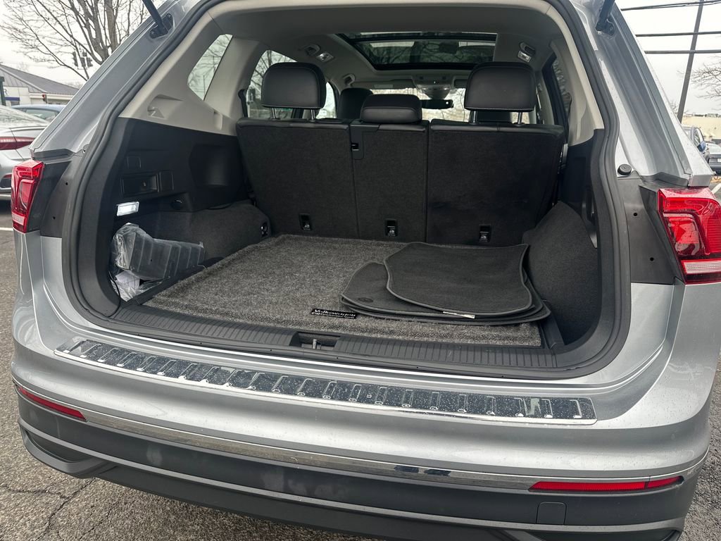 Used 2023 Volkswagen Tiguan SE w/ Panoramic Sunroof Package image 15