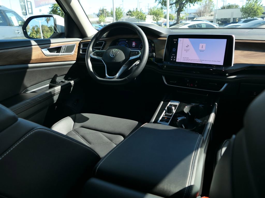 Used 2025 Volkswagen Atlas SE image 23