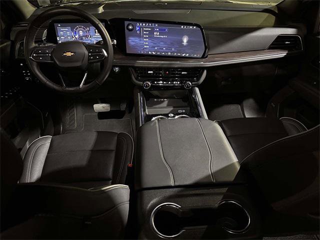 Used 2025 Chevrolet Suburban Premier image 16