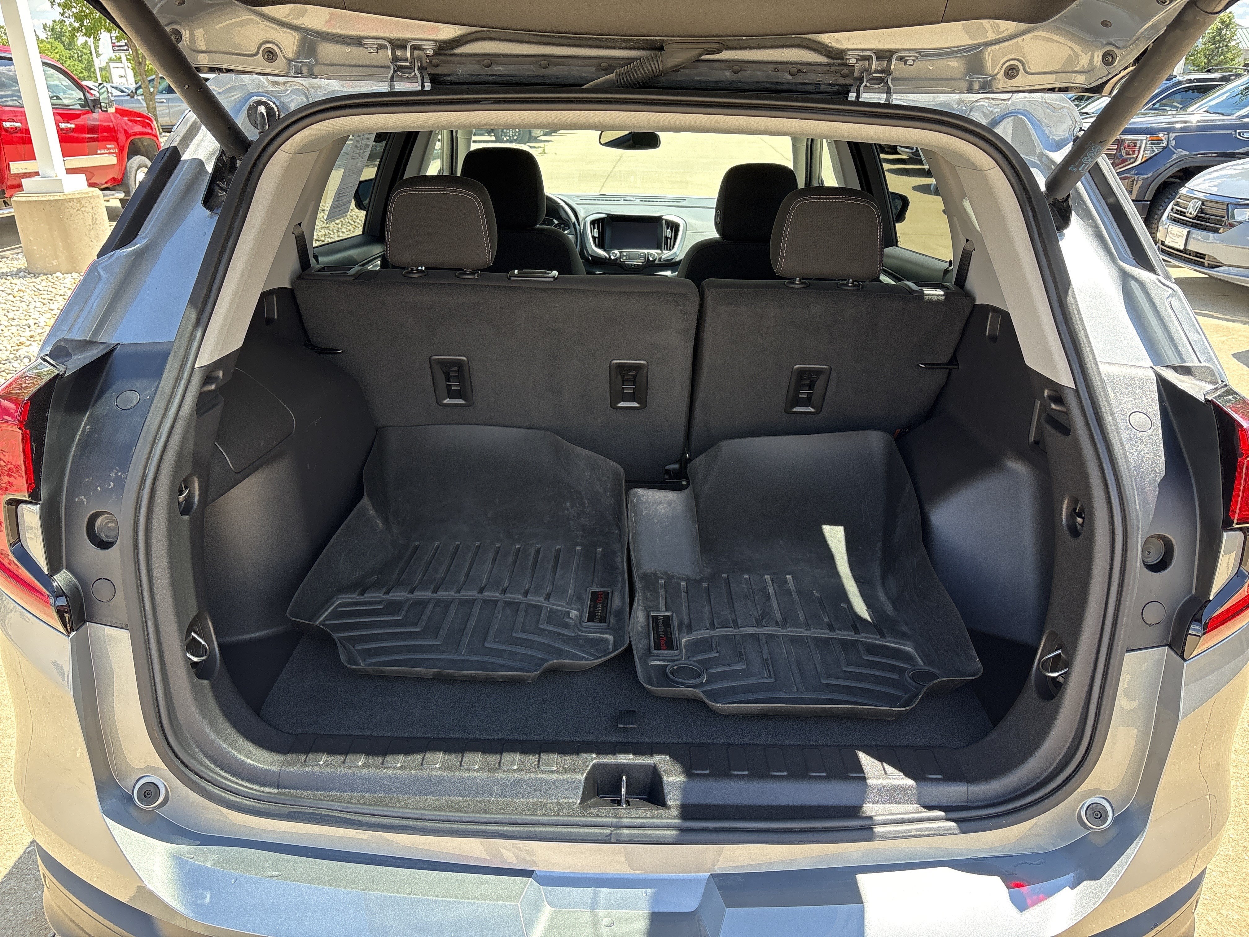 Used 2024 GMC Terrain SLE w/ Driver Convenience Package AWD/4WD image 12