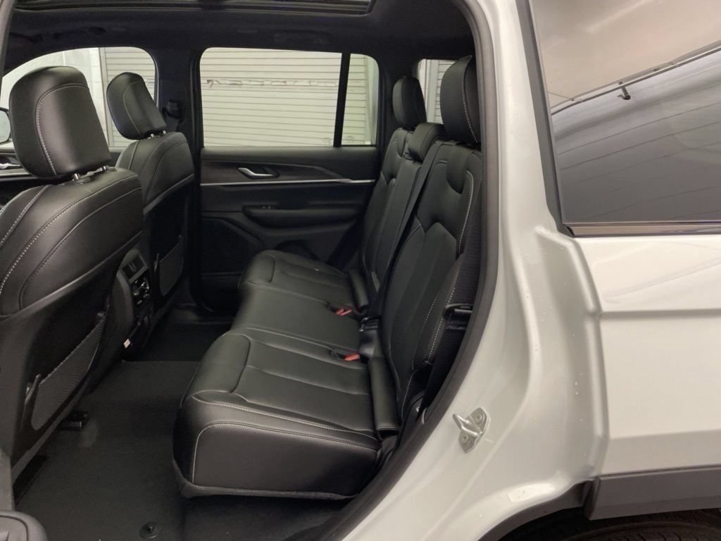 New 2025 Jeep Grand Cherokee Limited AWD/4WD image 18