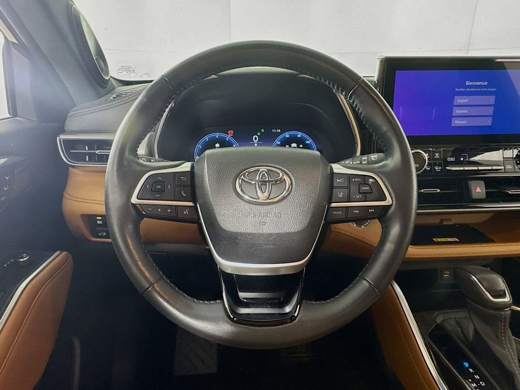 Used 2023 Toyota Highlander Platinum image 11