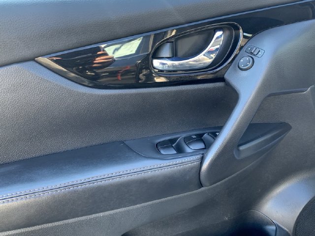Used 2017 Nissan Rogue Sport SV FWD image 17