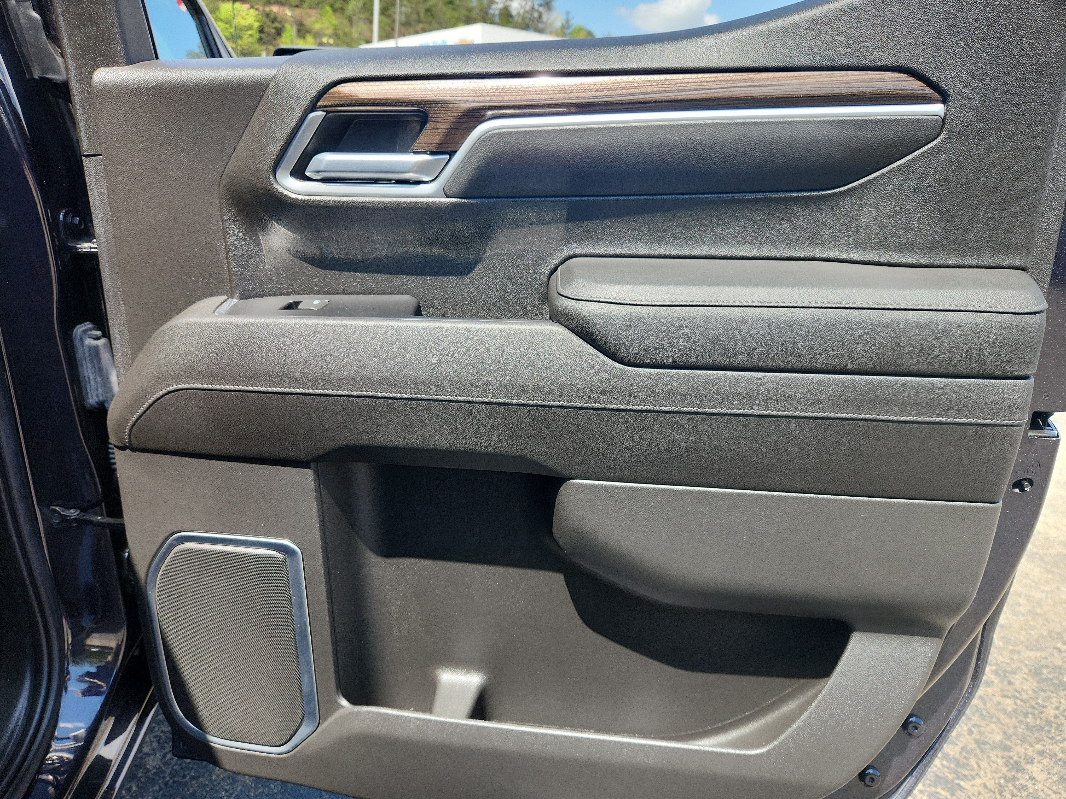 Used 2022 Chevrolet Silverado 1500 LT AWD/4WD image 43