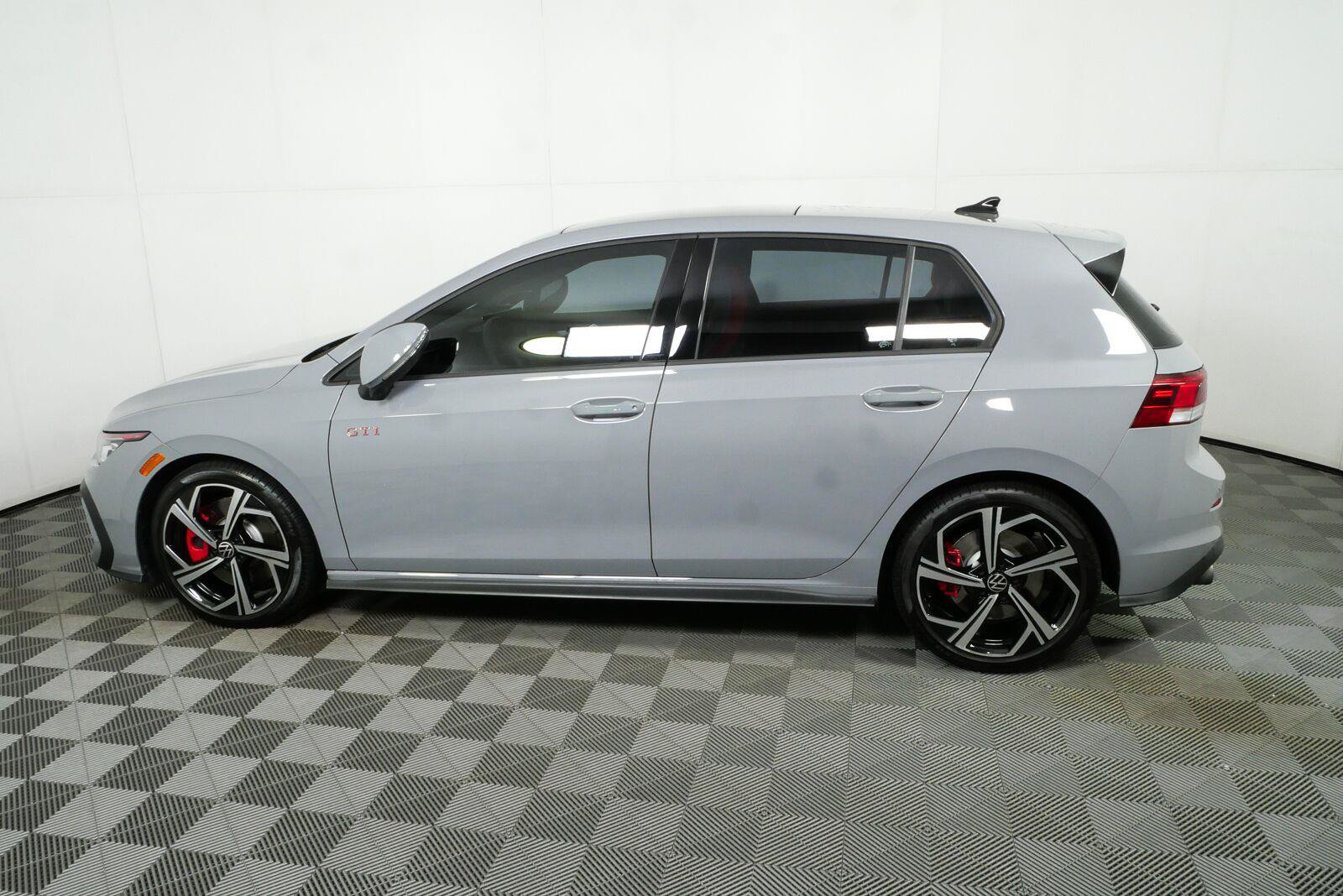 Used 2025 Volkswagen GTI SE FWD image 30