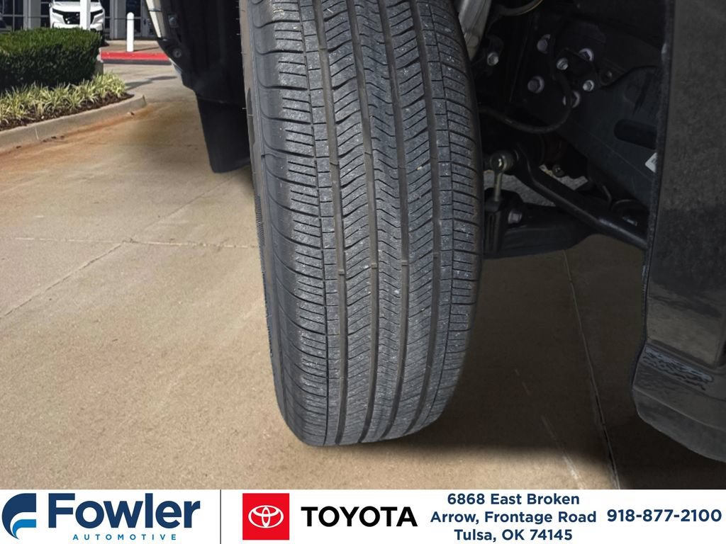 Certified 2025 Toyota Tacoma SR5 AWD/4WD image 31